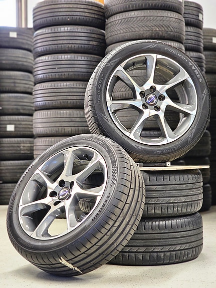 Volvo Portunus 17" vanteet hyvillä kesärenkailla