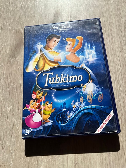 Disney Tuhkimo DVD