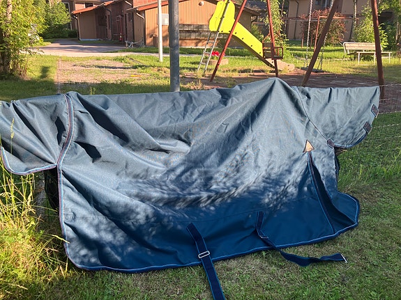 Todella pitävä 145 cm sadeloimi