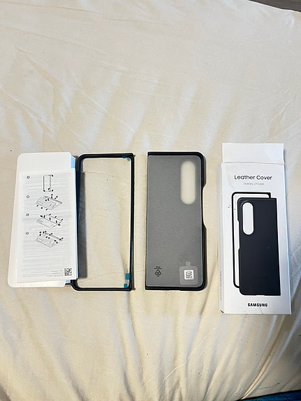 Samsung Galaxy Z Fold4 Leather Cover (Musta) – UUSI
