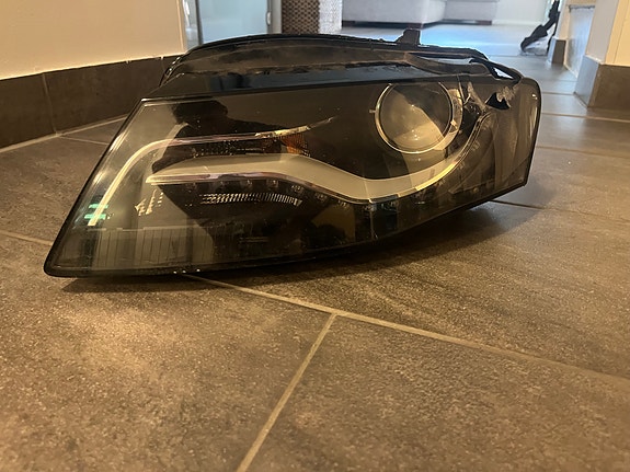 Audi ajovalo / xenon-ajovalaisin vasen