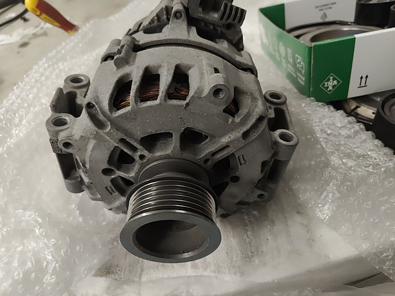 Audi A4 B9 laturi / generaattori Valeo VW AG