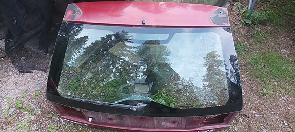 Takaluukku Volvo V40.