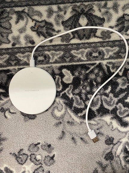 Langaton iPhone-laturi ja 3,5 mm → Lightning adapteri