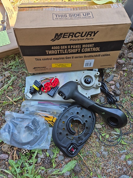 Mercury 4000 Gen II -paneeliasenteinen kaukohallintalaite,