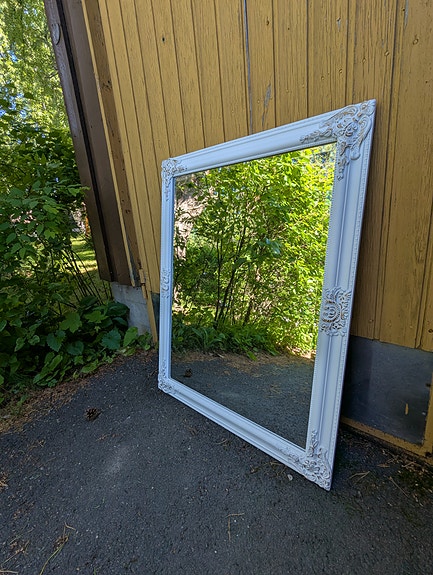 Iso valkoinen koristepeilikehys