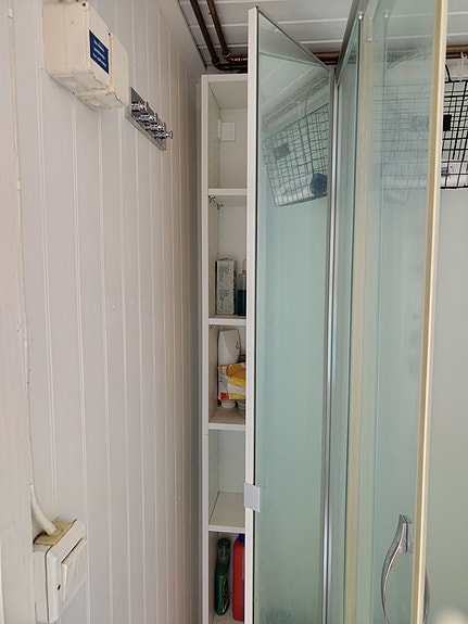 IKEA Kapea kylpyhuone peilikaappi SULJETAAN 31.7.