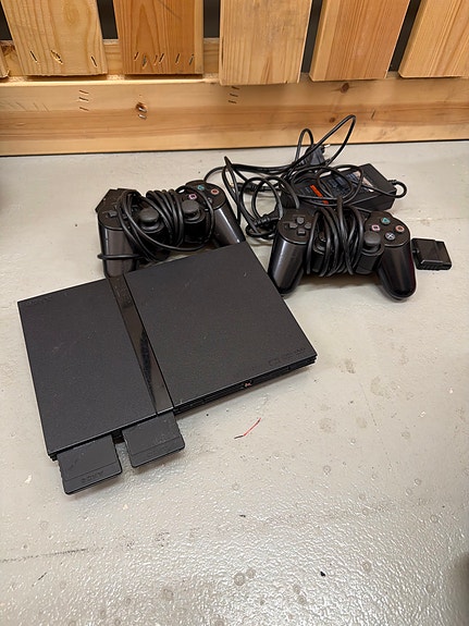 Sony PlayStation 2 Slim konsoli musta