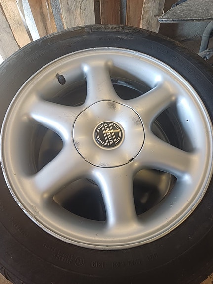 Volvo alumiinivanteet kesärenkailla 15"