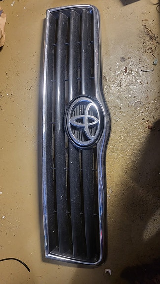 Toyota etusäleikkö maski