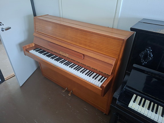 Huollettu Hellas Piano