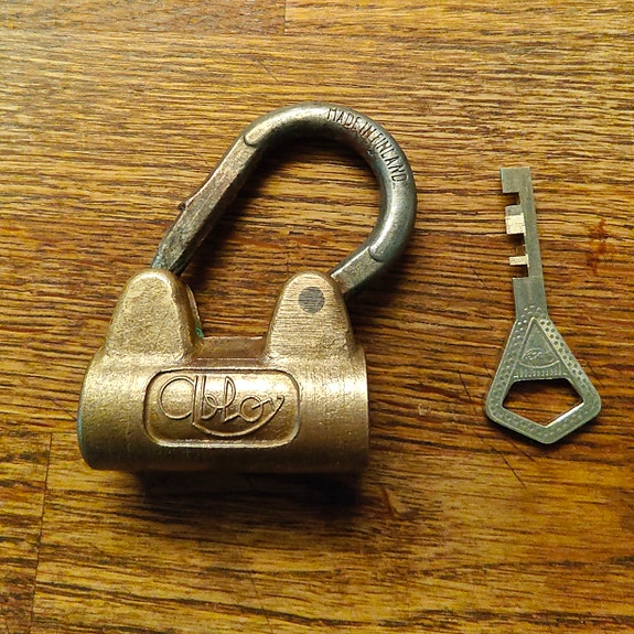 Abloy riippulukko avaimella