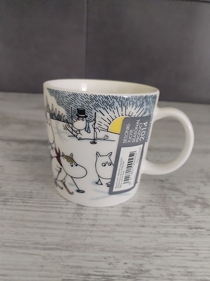 Muumimuki hiihtäen kera herra virkkunen