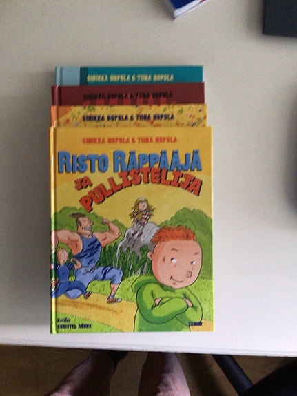 Risto Räppääjä kirjat 4 kpl