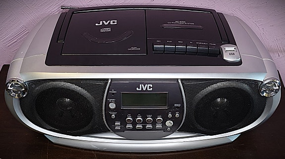 JVC radio/CD-/C-kasettisoitin, korjattavaksi