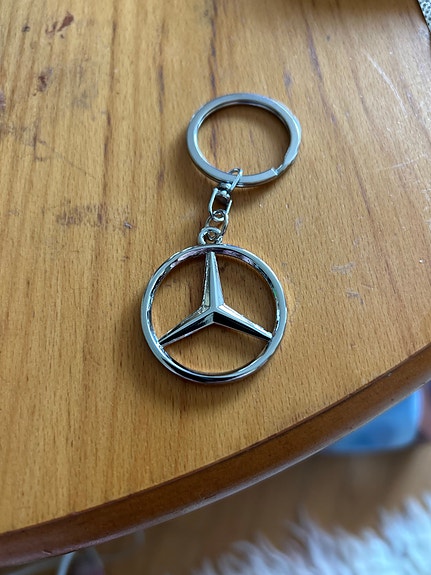 Mercedes-Benz avaimenperä metallinen hopea