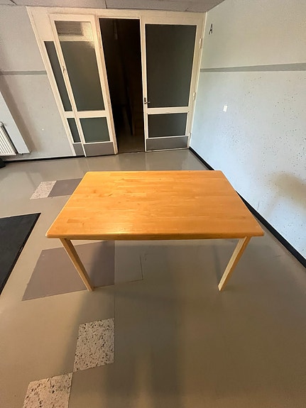 Pöytä/ruokapöytä