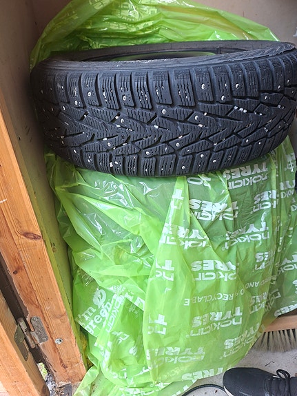 Nokian nastarenkaat +peltivanteet