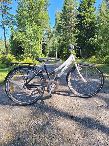 Crescent, 24", 3 vaihdetta, napavaihteinen polkupyörä
