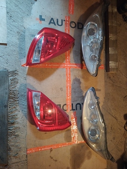 Auton etu- ja takavalot Ford fiesta