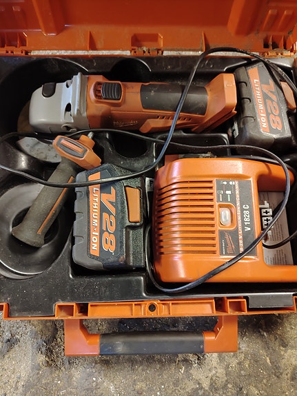 Milwaukee 28v kulmahiomakone.