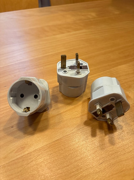 Adapterit EU / UK 3 kpl
