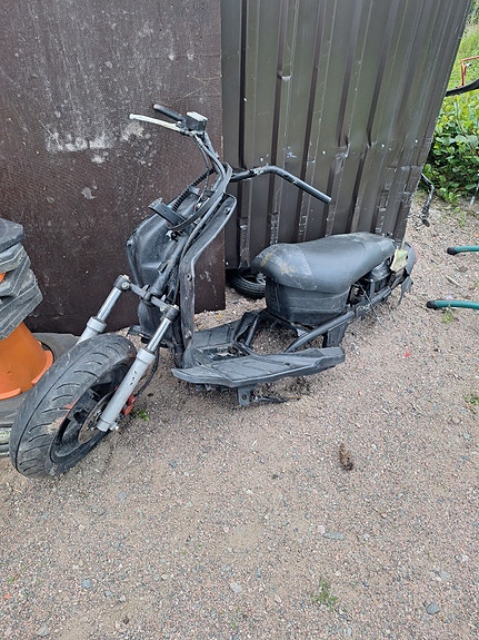 Keeway skootteri korjattavaksi
