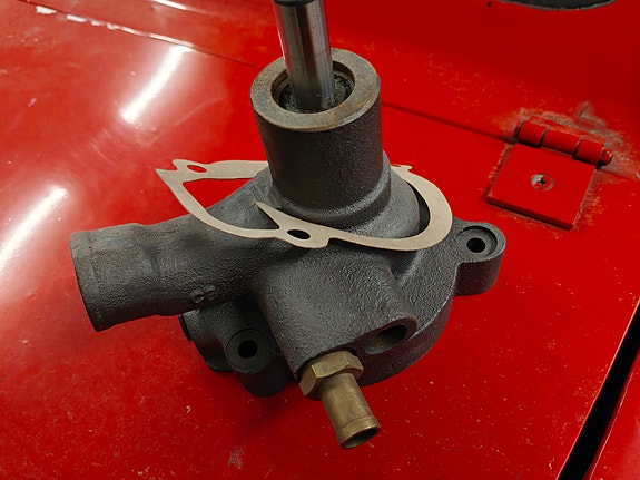 Valmet 602 vesipumppu