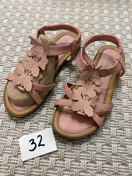 Identity, koko 32