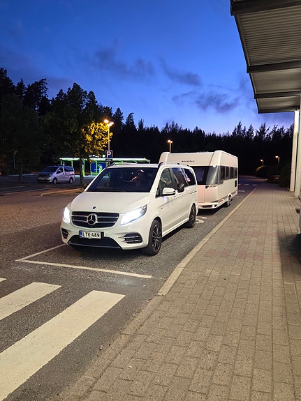 Ostetaan Mercedes-Benz V-sarja mustat nahkapenkit 2+1