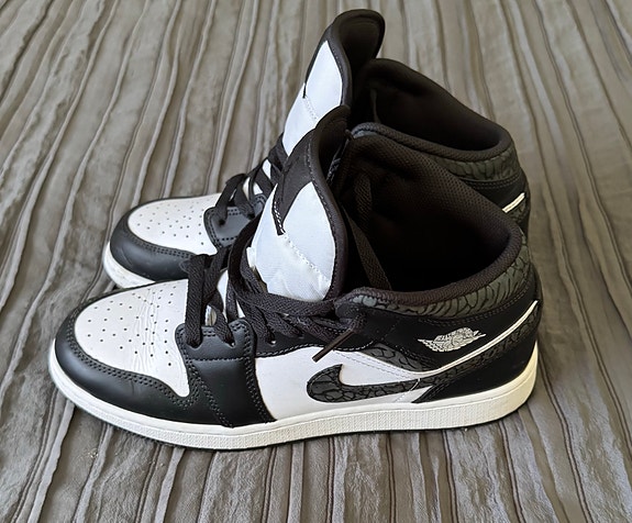 Air Jordan korkeavartiset tennarit