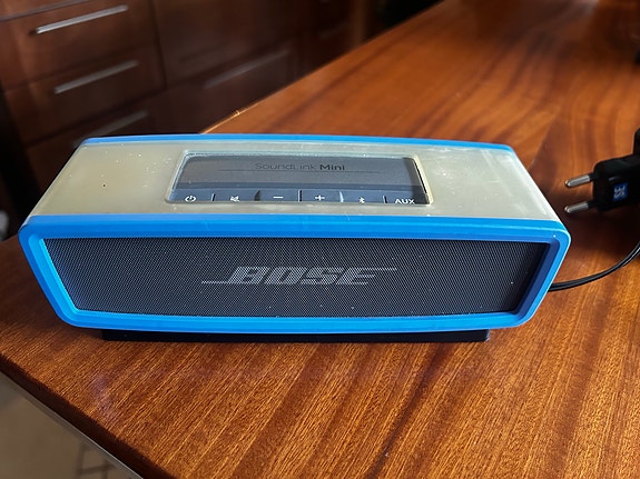 Bose soundlink mini kaijutin ja laturi