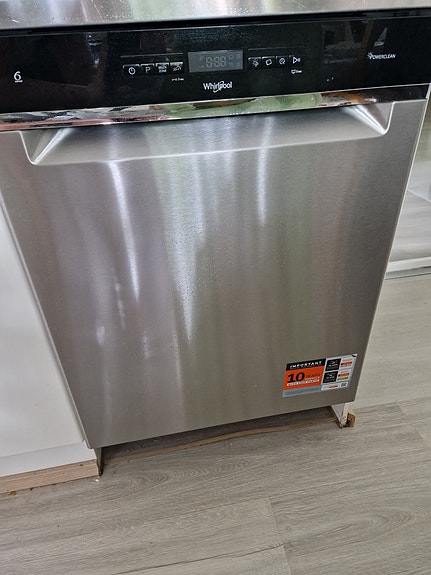 Whirlpool astianpesukone tason alle