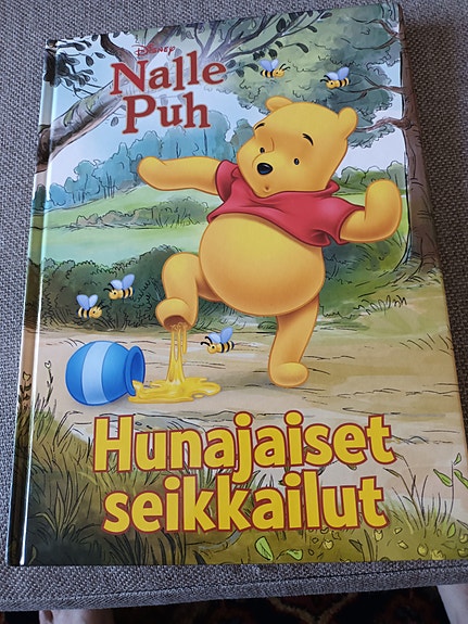 Nalle Puh Hunajaiset seikkailut lastenkirja