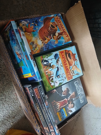 DVD-elokuvia ja -sarjoja sekalaista kokoelmaa 5€ kpl hintaan ja siitä ylöspäin