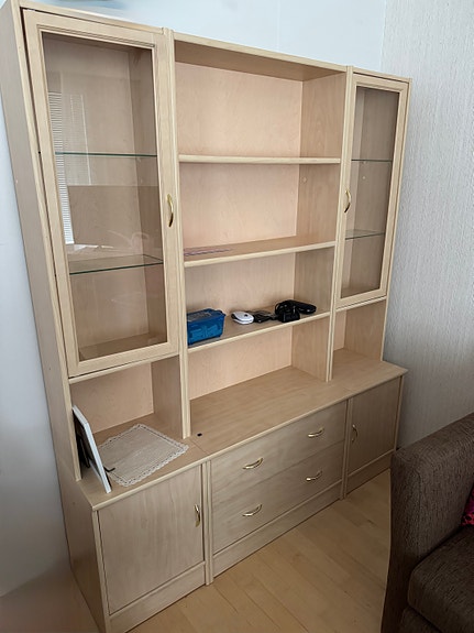 Vitriini/kirjahylly