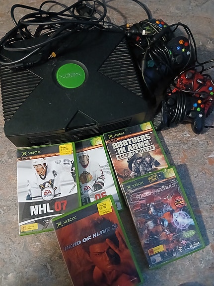 Xbox konsoli ja 4xohjain pelit