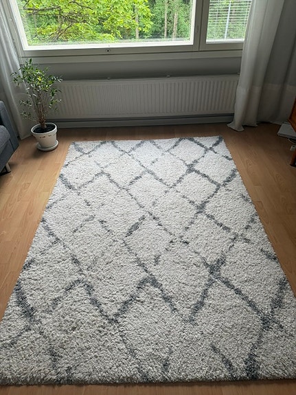 Myydään matto 160x220cm valko-harmaa