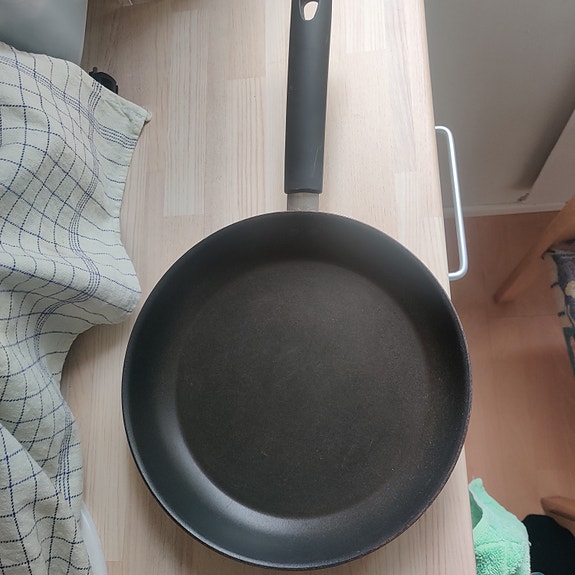 Fiskars paistinpannu musta