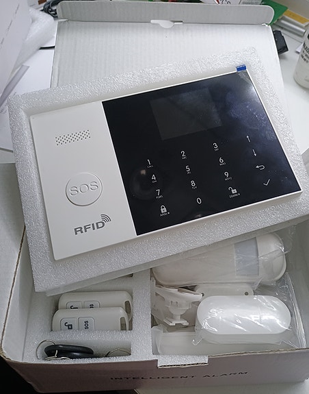 Uusi langaton RFID hälytysjärjestelmä kosketusnäytöllä. WIFI/GSM