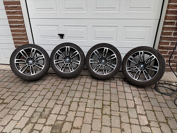 Alkuperäiset BMW vanteet ja Continentalin renkaat 245/45 R19