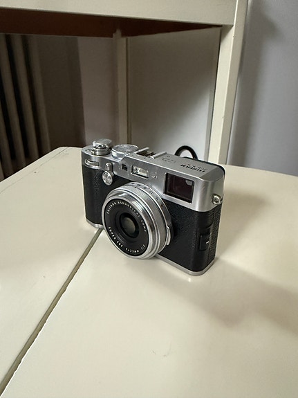 Fujifilm X100F digikamera hopea/musta