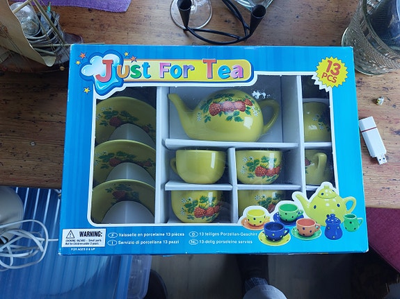 Tee astiasto