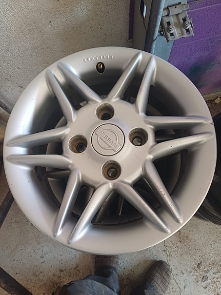 Nissan alkuperäiset alumiinivanteet 14"
