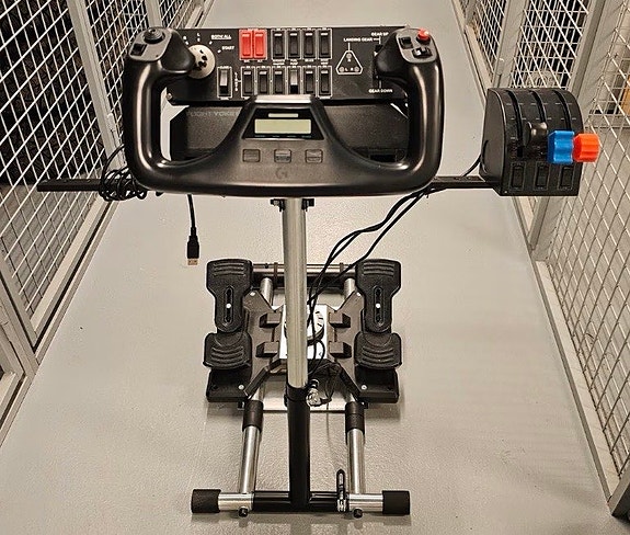 Saitek Pro Flight ohjaamo ja polkimet PC:lle