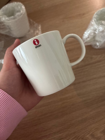 Iittala Teema mukit valkoinen ja musta