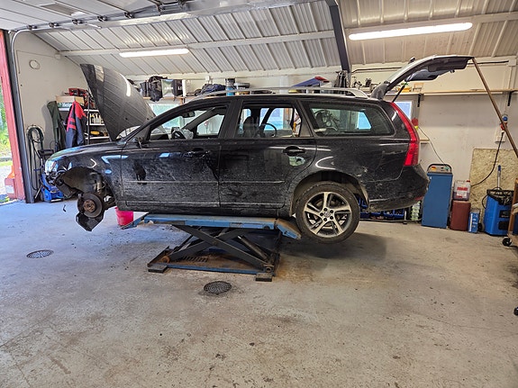 Volvo v50 varaosia