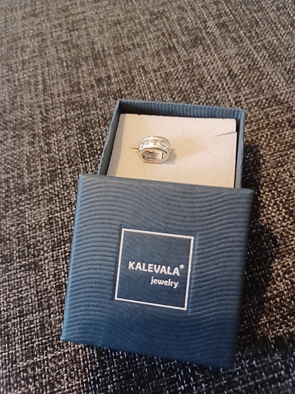 Kalevala hela hopeaa.