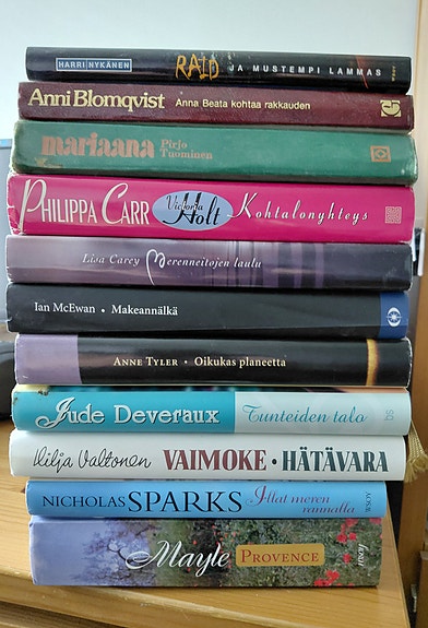 Sekalainen romaanipaketti, 11 kirjaa