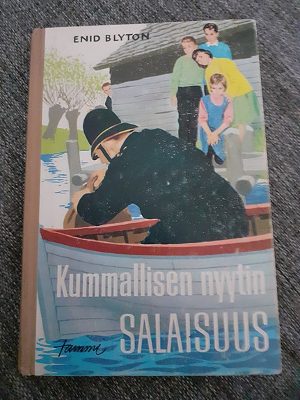 Enid Blyton Kummallisen nyytin salaisuus kirja